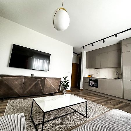 Apartament Vip Wola Warschau Buitenkant foto