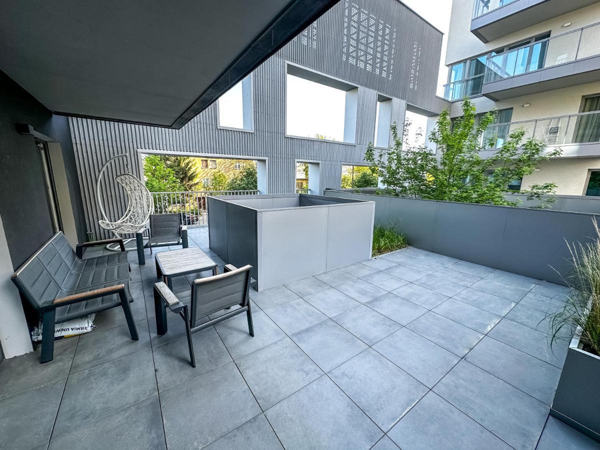 Apartament Vip Wola Warschau Buitenkant foto
