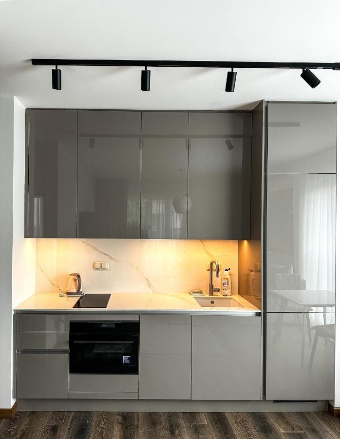 Apartament Vip Wola Warschau Buitenkant foto