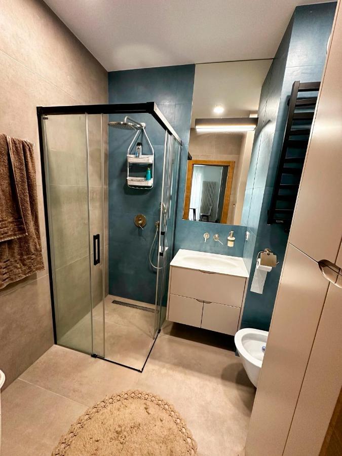 Apartament Vip Wola Warschau Buitenkant foto