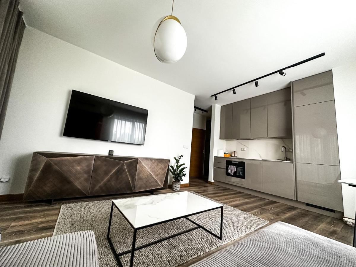 Apartament Vip Wola Warschau Buitenkant foto